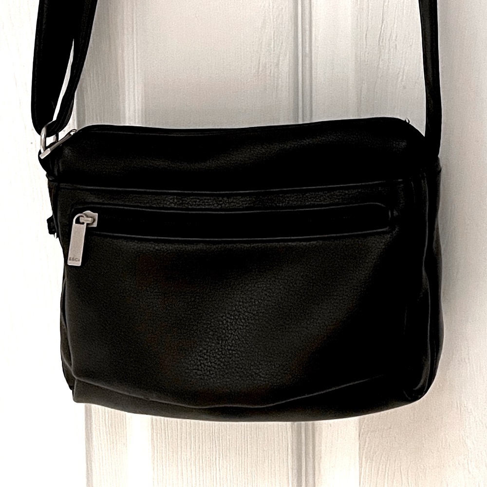 Multi-Compartment Crossbody Shoulder Bag in Black